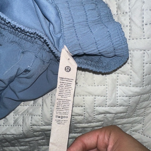 Lululemon Blue Hottie Hots Shorts 2.5 inseam - Picture 3 of 3